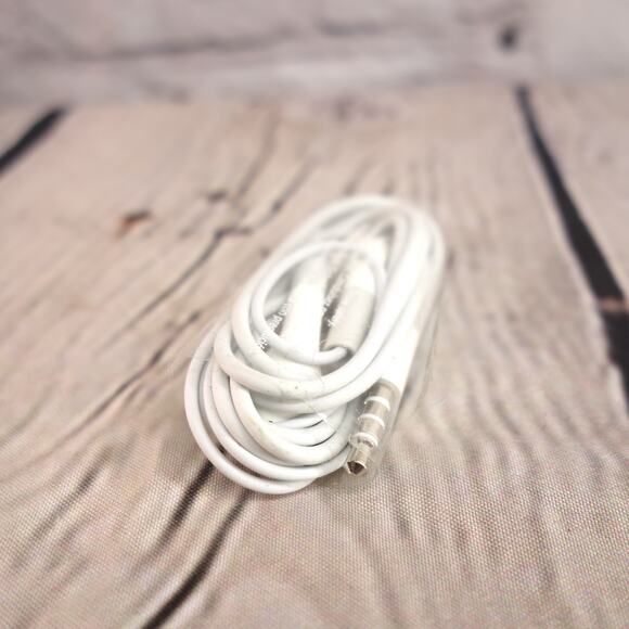 Samsung Corded Earbuds Headphones With Mic - Picture 4 of 4